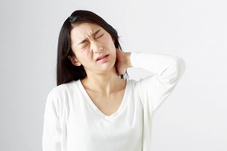 寝違えの原因と治療方法｜早期改善と再発予防のための対策を解説　門仲はりきゅう整骨院